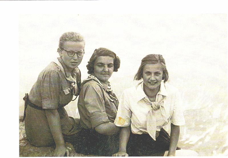docu0134.jpg - Sylwia Lewandowska, prof. Janina Leszczyńska, Lusia Jasiorowska